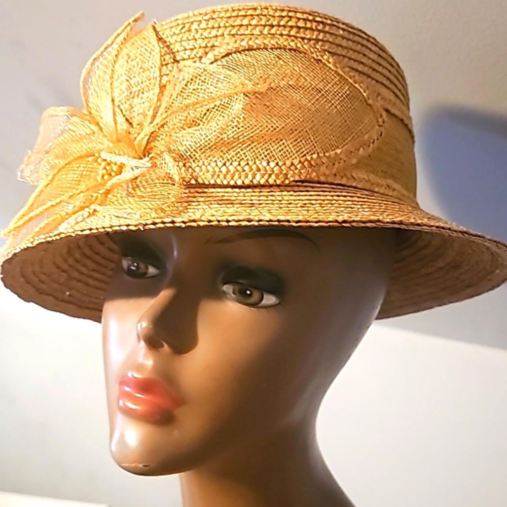 NWOT, Betmar New York Designer Straw Hat w/Front Flower Decor, Tan - Picture 11 of 12
